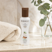 BioSilk Silk Therapy Organic Coconut Oil Leave-In Treatment bezoplachová péče pro hebkost a lesk vlasů 67 ml