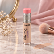 Benefit Boi-ing Cakeless Concealer Flüssig-Korrektor für eine einheitliche und aufgehellte Gesichtshaut 04 5 ml