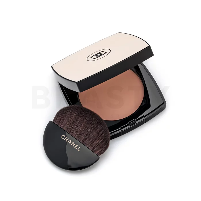 Chanel Les Beiges Poudre Belle Mine Naturelle púder az egységes és világosabb arcbőrre Nr.10 12 g