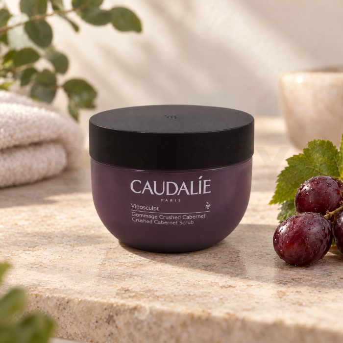 Caudalie Vinosculpt telový peeling Crushed Cabernet Scrub 250 g